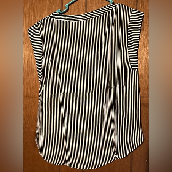 Ann Taylor stripped blouse. Very soft light Material NWT. 1st, 1L, black & white - Picture 3 of 5